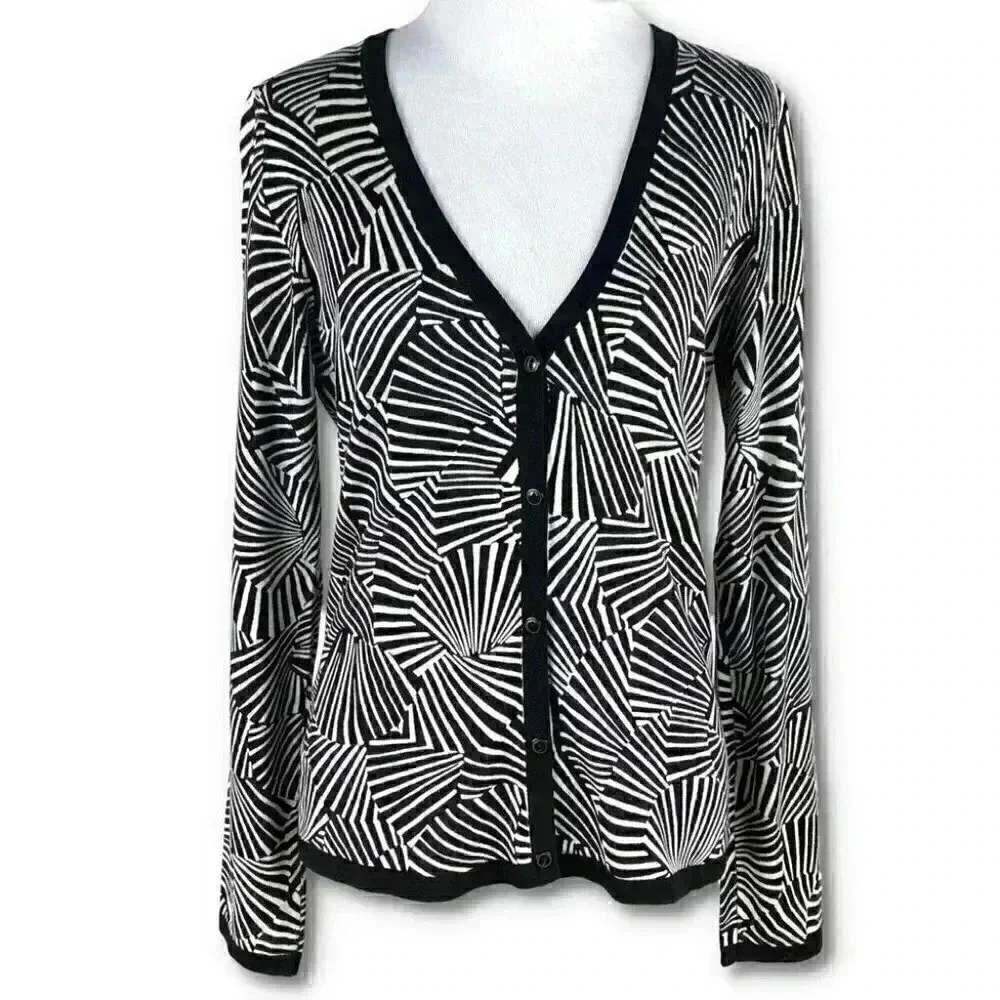 Judith Hart  sweater size S 32% silk clamshell zebra print V-neck cardigan